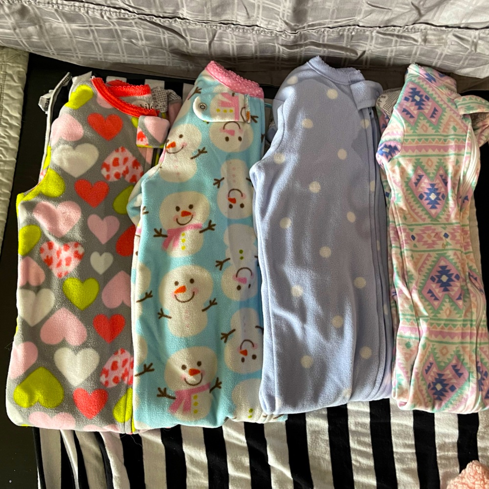 4 18m zip-up Footsie Jammies
